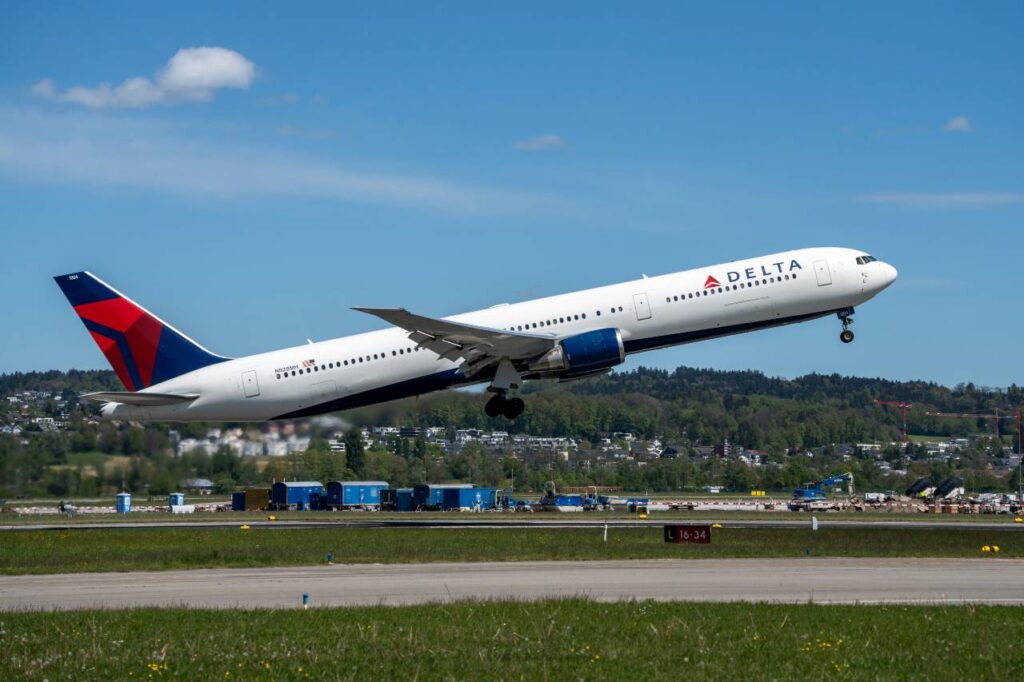 Delta plane taking off