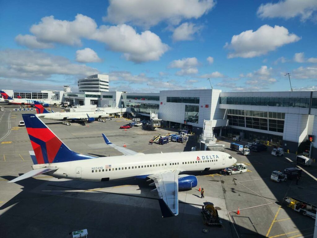 delta planes at airport